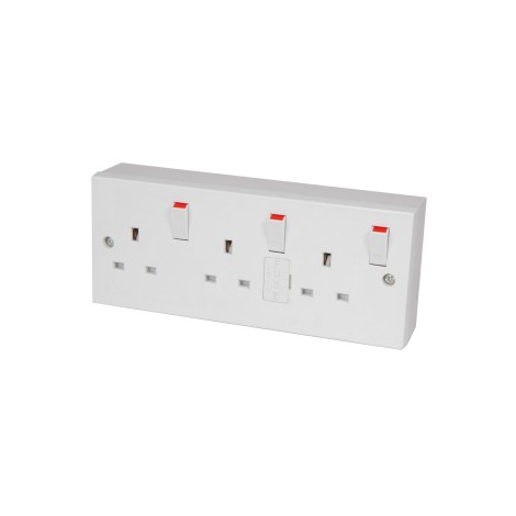 Mercury 3 Gang Switched Fused Mains Socket