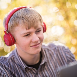 Avlink Wireless Bluetooth® Headphones Red