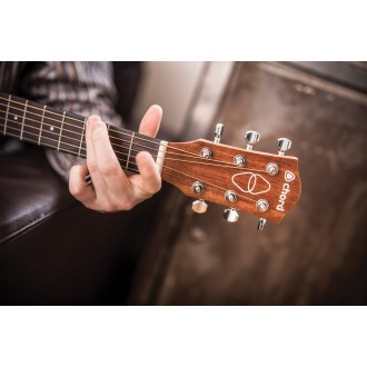 Chord Sapele compact acoustic guitar