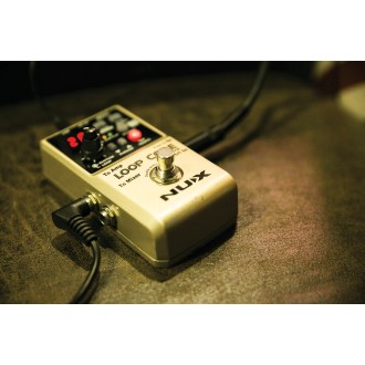 Nux Loop Core Deluxe 24-bit Looper Pedal Bundle